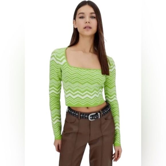 NWOT. Stradivarius. Neon Green, Chevron White Long Sleeve Crop. Size Small. - Picture 1 of 12